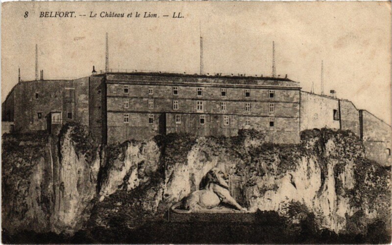 Carte postale ancienne Belfort Le Lion et le Chateau à Belfort