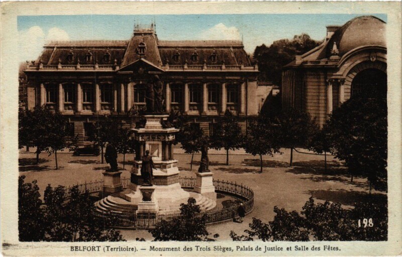 Carte postale ancienne Siege de Belfort Monument des Trois à Belfort
