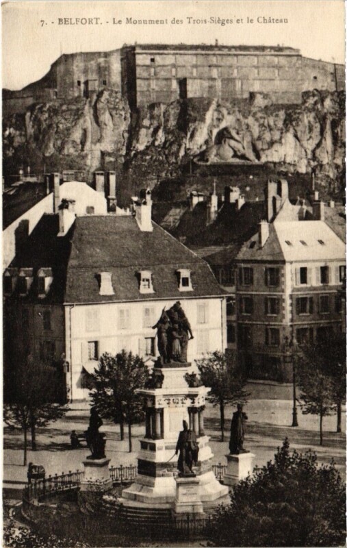 Carte postale ancienne Siege de Belfort Monument des Trois à Belfort