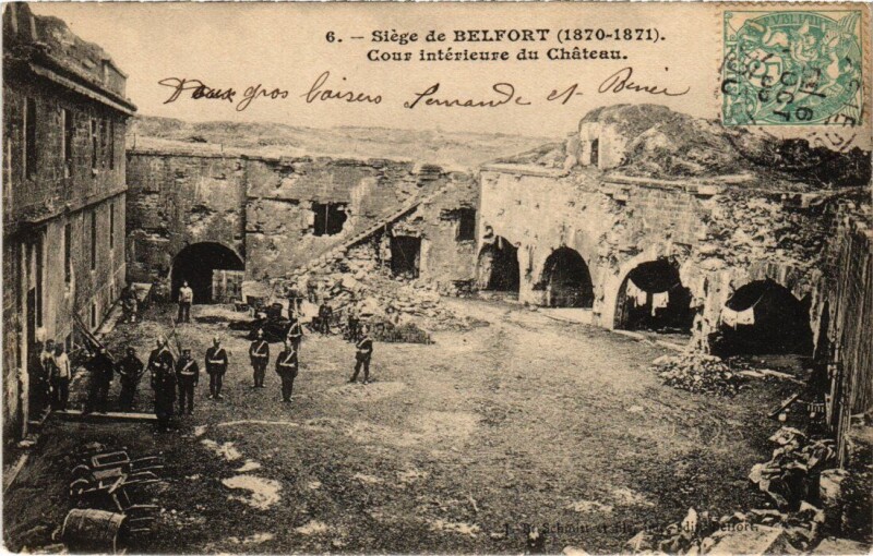 Carte postale ancienne Siege de Belfort cour interieure du Chateau à Belfort