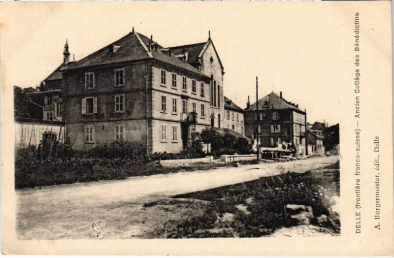 Carte postale ancienne Delle Ancien College des Benedictins à Delle