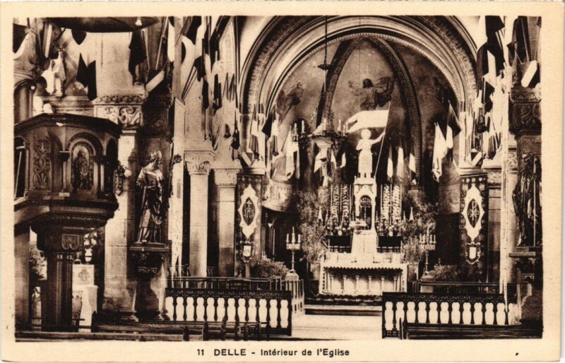 Carte postale ancienne Delle Interieur de l'Eglise à Delle