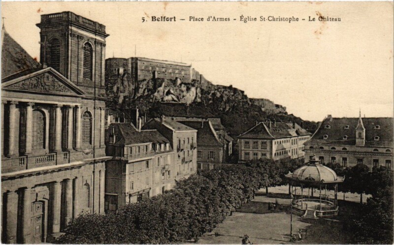 Carte postale ancienne Belfort Place d'Armes Eglise Saint-Christophe à Belfort