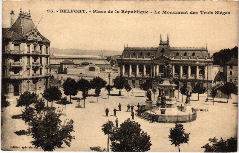 Carte postale ancienne Belfort Place de la Republique à Belfort