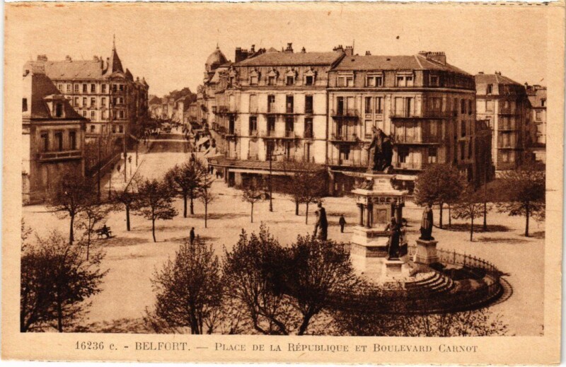 Carte postale ancienne Belfort Place de la Republique Boulevard Carnot à Belfort