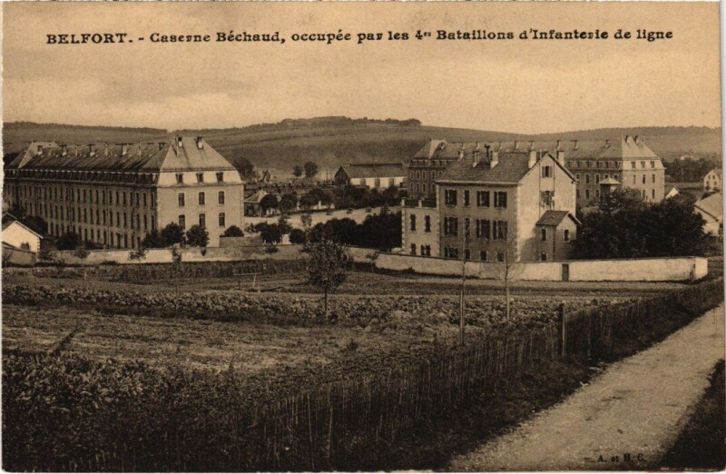Carte postale ancienne Belfort Caserne Bechaud à Belfort