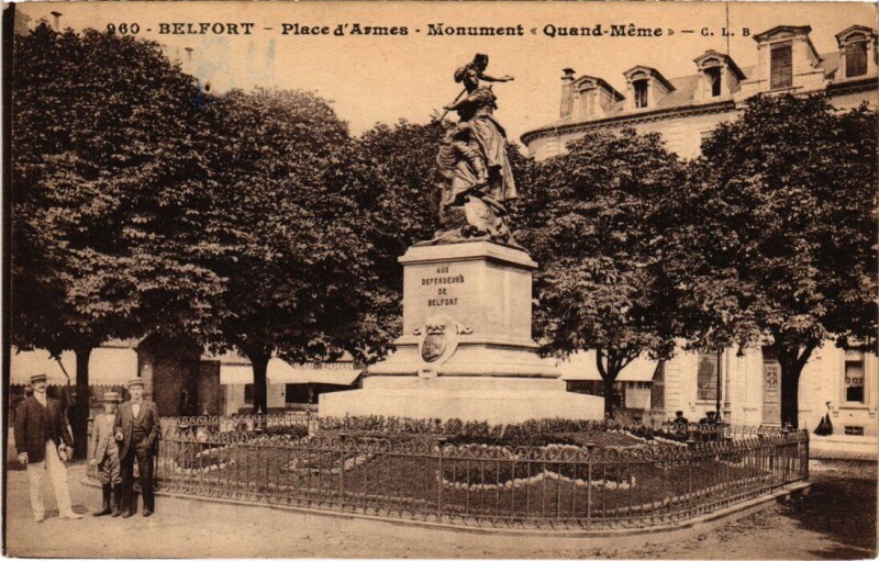 Carte postale ancienne Belfort Place d'Armes à Belfort