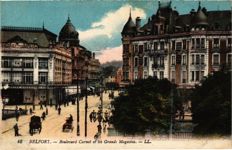 Carte postale ancienne Belfort Boulevard Carnot et les Grands Magasins à Belfort