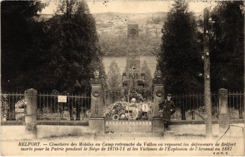 Carte postale ancienne Belfort Cimetiere des Mobiles à Belfort