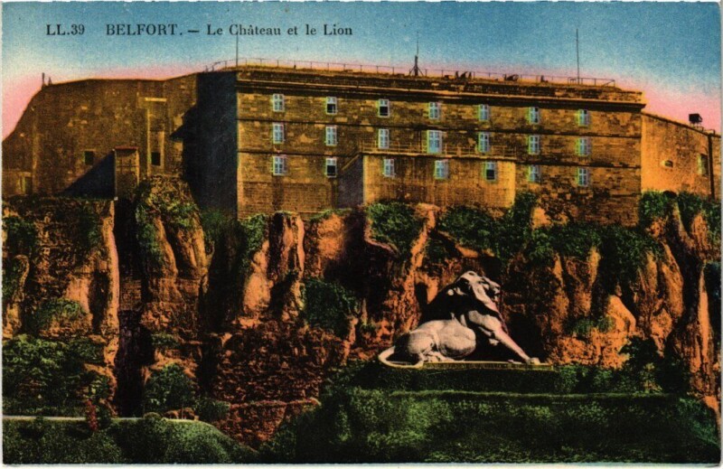 Carte postale ancienne Belfort Le Lion et le Chateau à Belfort