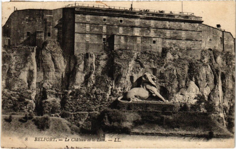 Carte postale ancienne Belfort Le Lion et le Chateau à Belfort