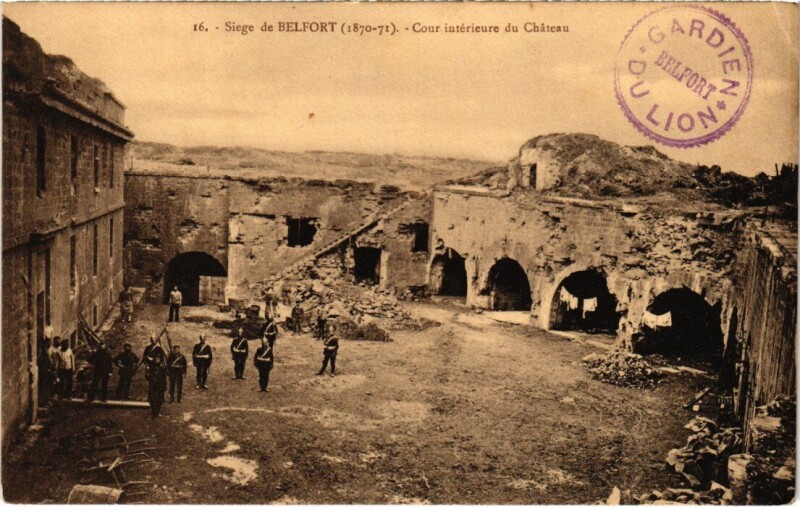 Carte postale ancienne Siege de Belfort cour interieure du Chateau à Belfort