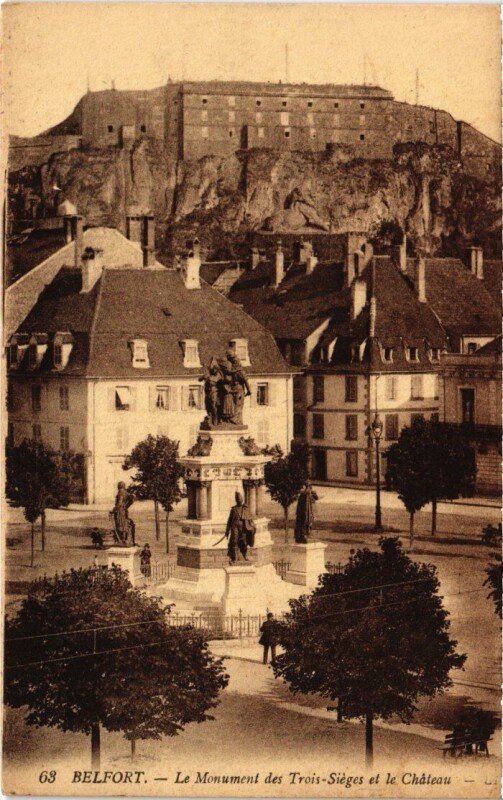 Carte postale ancienne Siege de Belfort Monument des Trois à Belfort