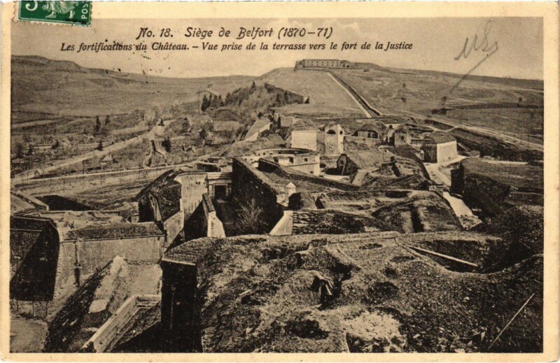Carte postale ancienne Siege de Belfort Les fortifications du Chateau à Belfort