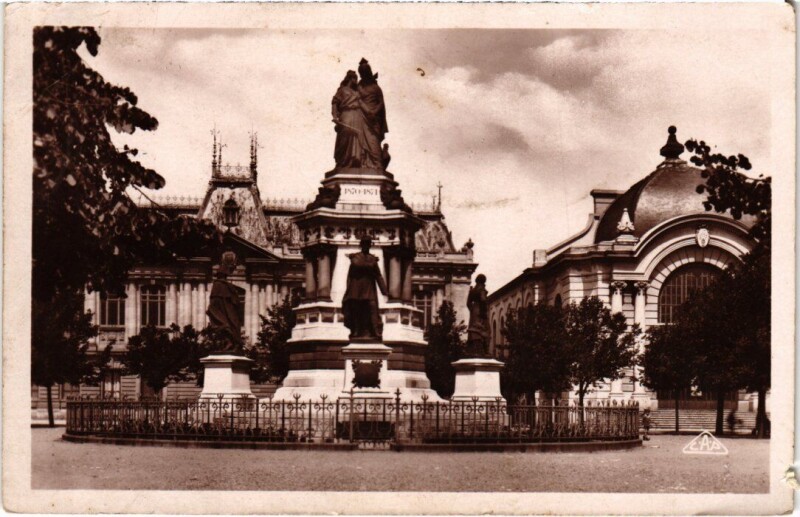 Carte postale ancienne Siege de Belfort Monument des Trois à Belfort