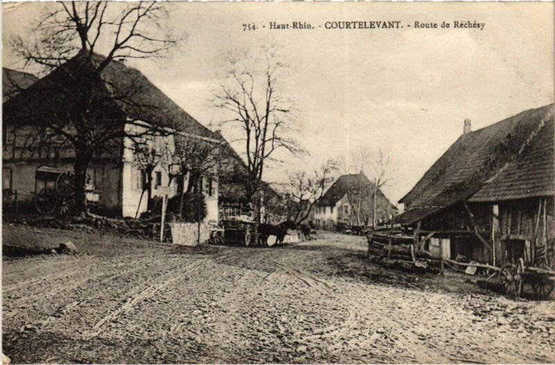 Carte postale ancienne Courtelevant Route de Rechesy à Courtelevant