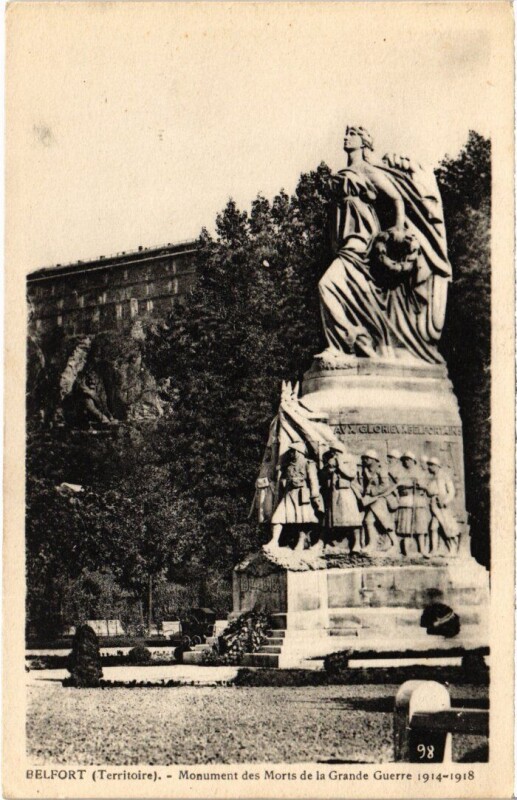 Carte postale ancienne Belfort Monument des Morts à Belfort