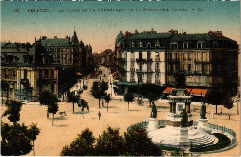 Carte postale ancienne Belfort Place de la Republique à Belfort