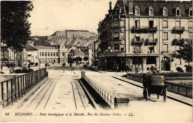 Carte postale ancienne Belfort Pont Strategique et le Marche à Belfort