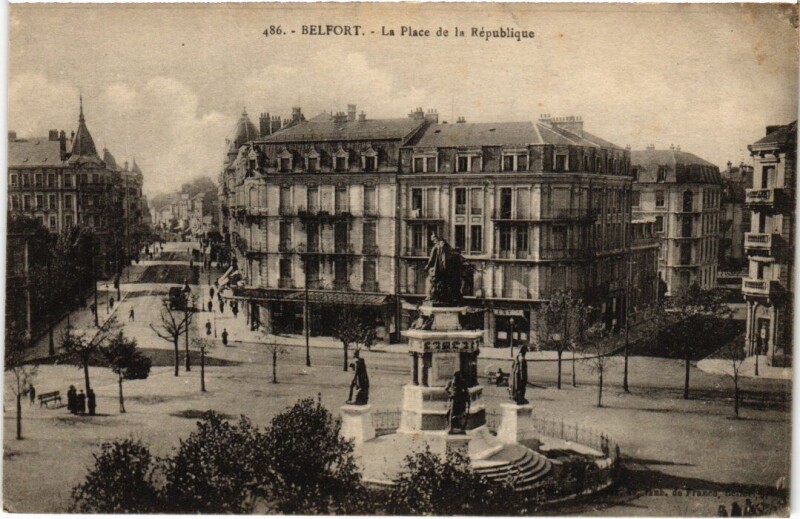 Carte postale ancienne Belfort Place de la Republique à Belfort