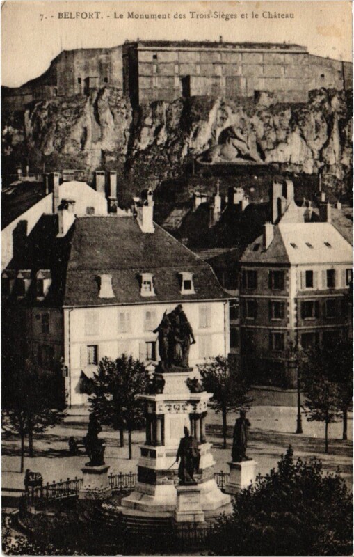 Carte postale ancienne Siege de Belfort Monument des Trois à Belfort