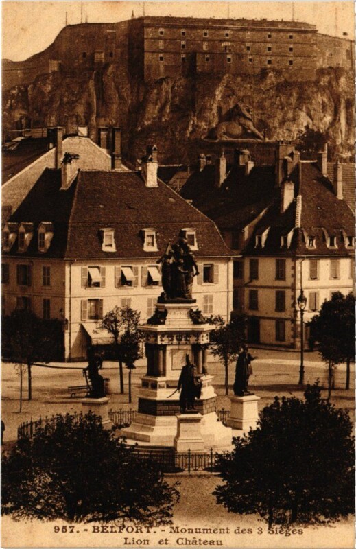 Carte postale ancienne Siege de Belfort Monument des Trois à Belfort