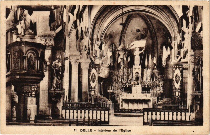 Carte postale ancienne Delle Interieur de l'Eglise à Delle