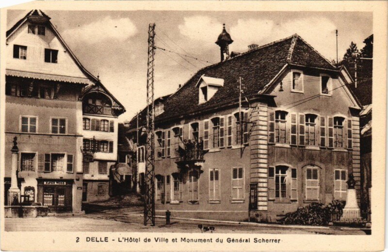 Carte postale ancienne Delle Hotel de Ville à Delle