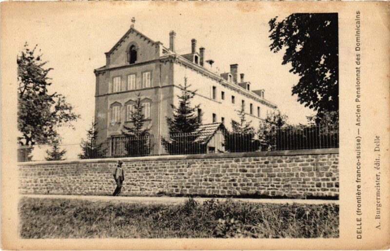 Carte postale ancienne Delle Ancien Pensionnat des Dominicains à Delle
