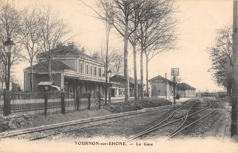 Carte postale ancienne Tournon Sur Rhone - La Gare