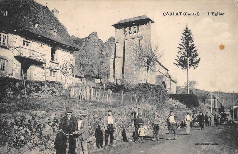 Carte postale ancienne Carlat - Eglise à Carlat