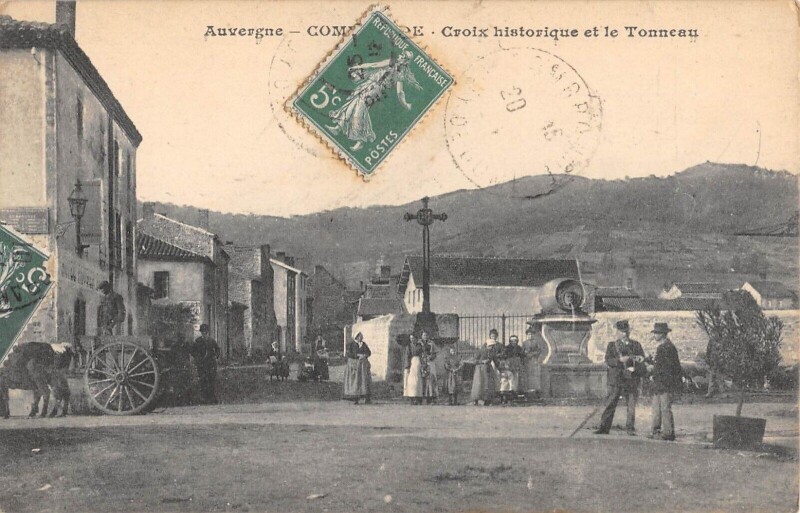 Carte postale ancienne Combronde - Croix Historique Et Le Tonneau à Combronde