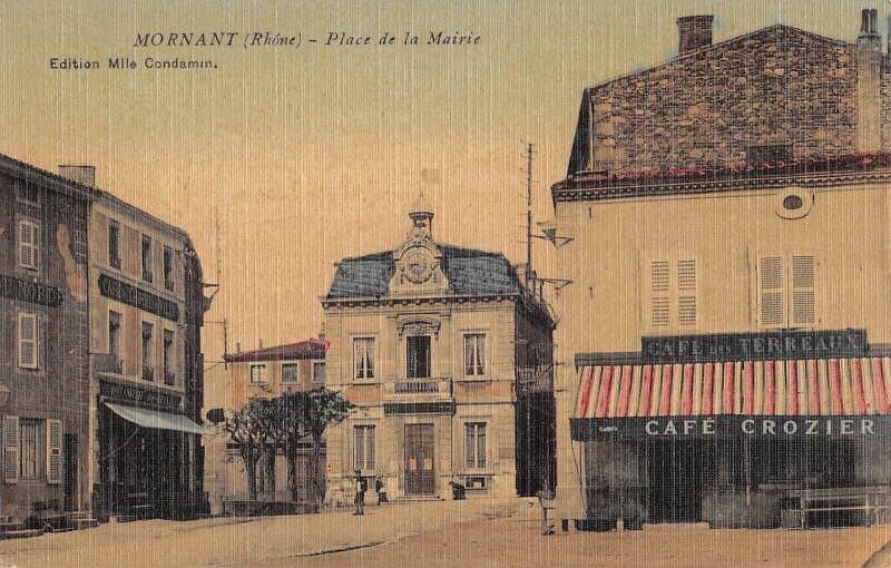 Carte postale ancienne Mornant - Place De La Mairie - cpa toilée à Mornant