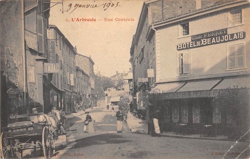 Carte postale ancienne L'Arbresle - Rue Centrale - cliché rare à L'Arbresle