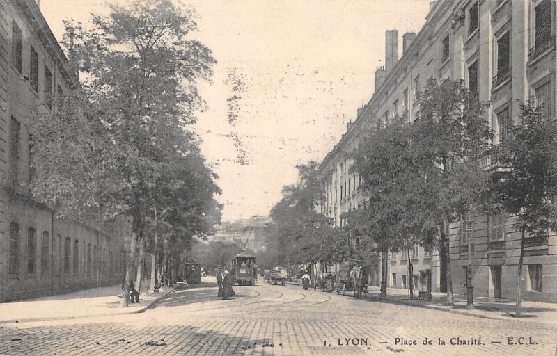 Carte postale ancienne Lyon - Place De La Charite