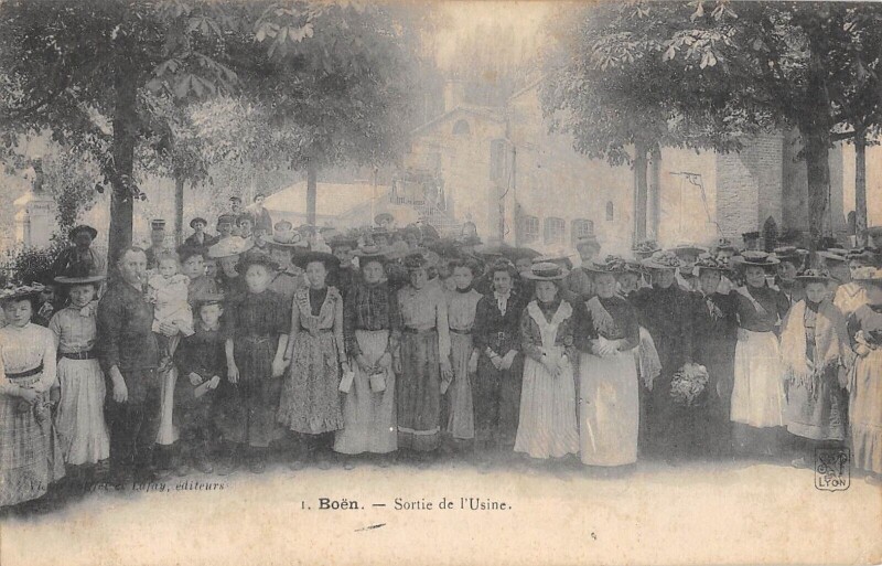 Carte postale ancienne Boen - Sortie De L'Usine