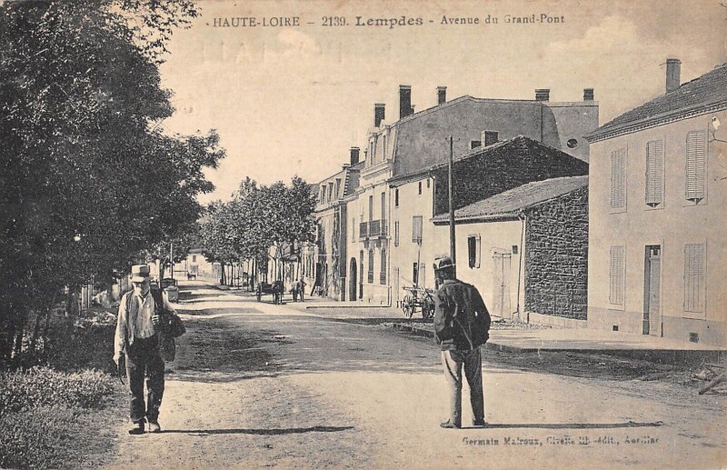 Carte postale ancienne Lempdes - Avenue Du Grand Pont