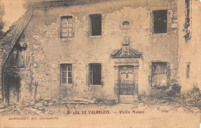 Carte postale ancienne Le Valbeleix - Vieille Maison à Valbeleix