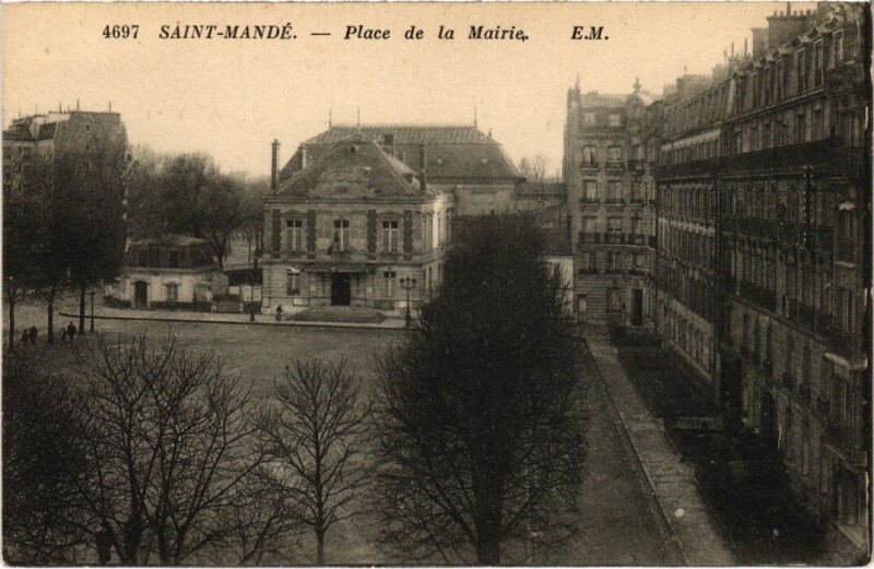 Carte postale ancienne St Mande Place de la Mairie