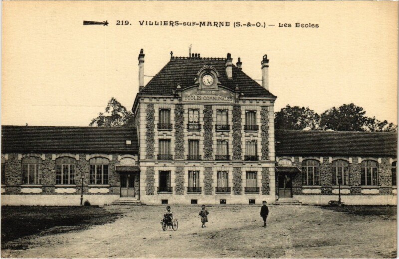 Carte postale ancienne Villiers sur Marne Les Ecoles à Villiers-sur-Marne