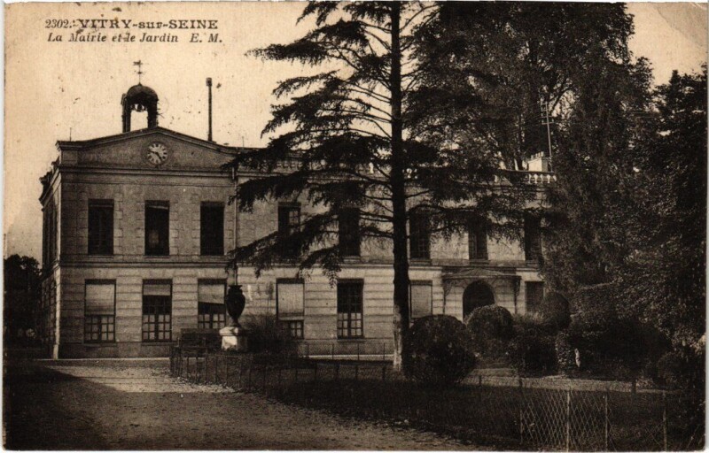 Carte postale ancienne Vitry La Mairie et le Jardin