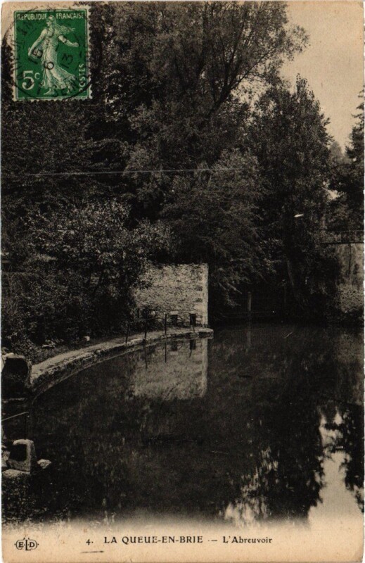 Carte postale ancienne La Queue en Brie Abreuvoir à La Queue-en-Brie