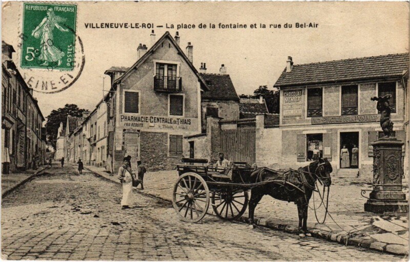 Carte postale ancienne Villeneuve le Roi Place de la fontaine à Villeneuve-le-Roi