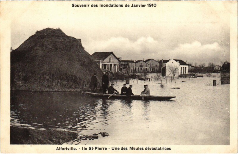 Carte postale ancienne Alfortville Ile Saint-Pierre une des Meules devastatrices à Alfortville