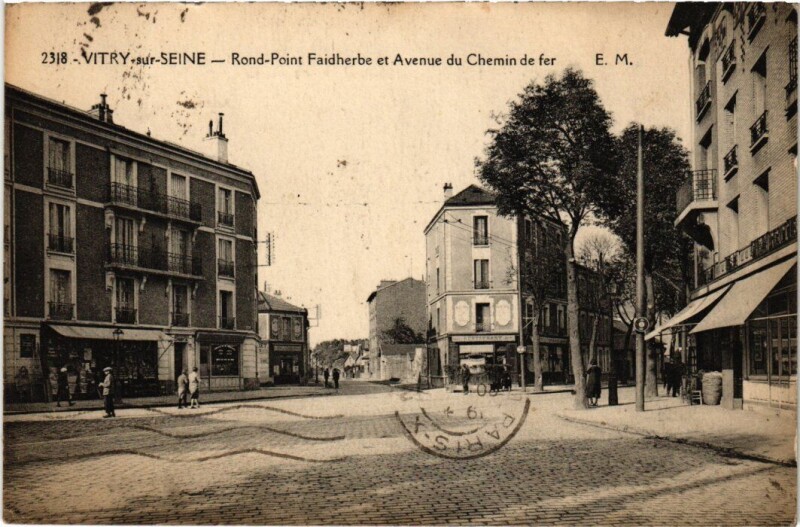 Carte postale ancienne Vitry Ront Point Faidherbe Avenue du Chemin de Fer