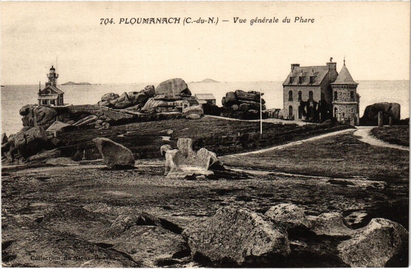 Carte postale ancienne Ploumanac'h vue générale du Phare