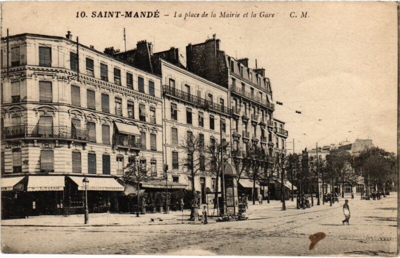 Carte postale ancienne St Mande Place de la Mairie et la Gare