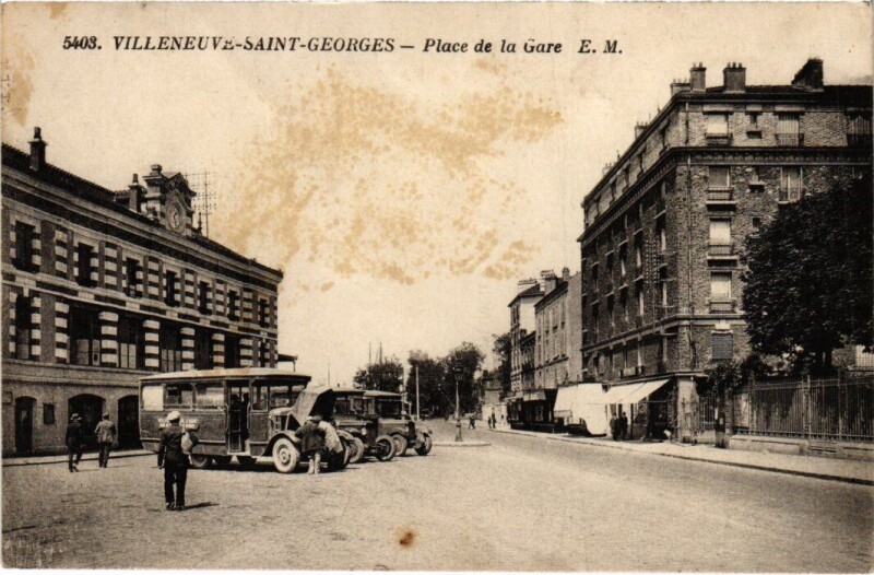 Carte postale ancienne Villeneuve Saint-Georges Place de la Gare à Villeneuve-Saint-Georges