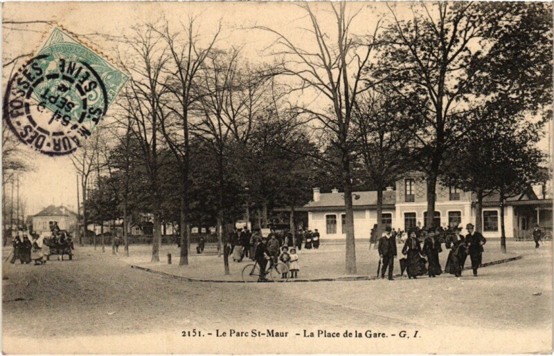 Carte postale ancienne St Maur Place de la Gare