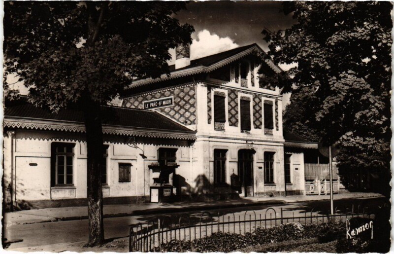 Carte postale ancienne St Maur La Gare du Parc